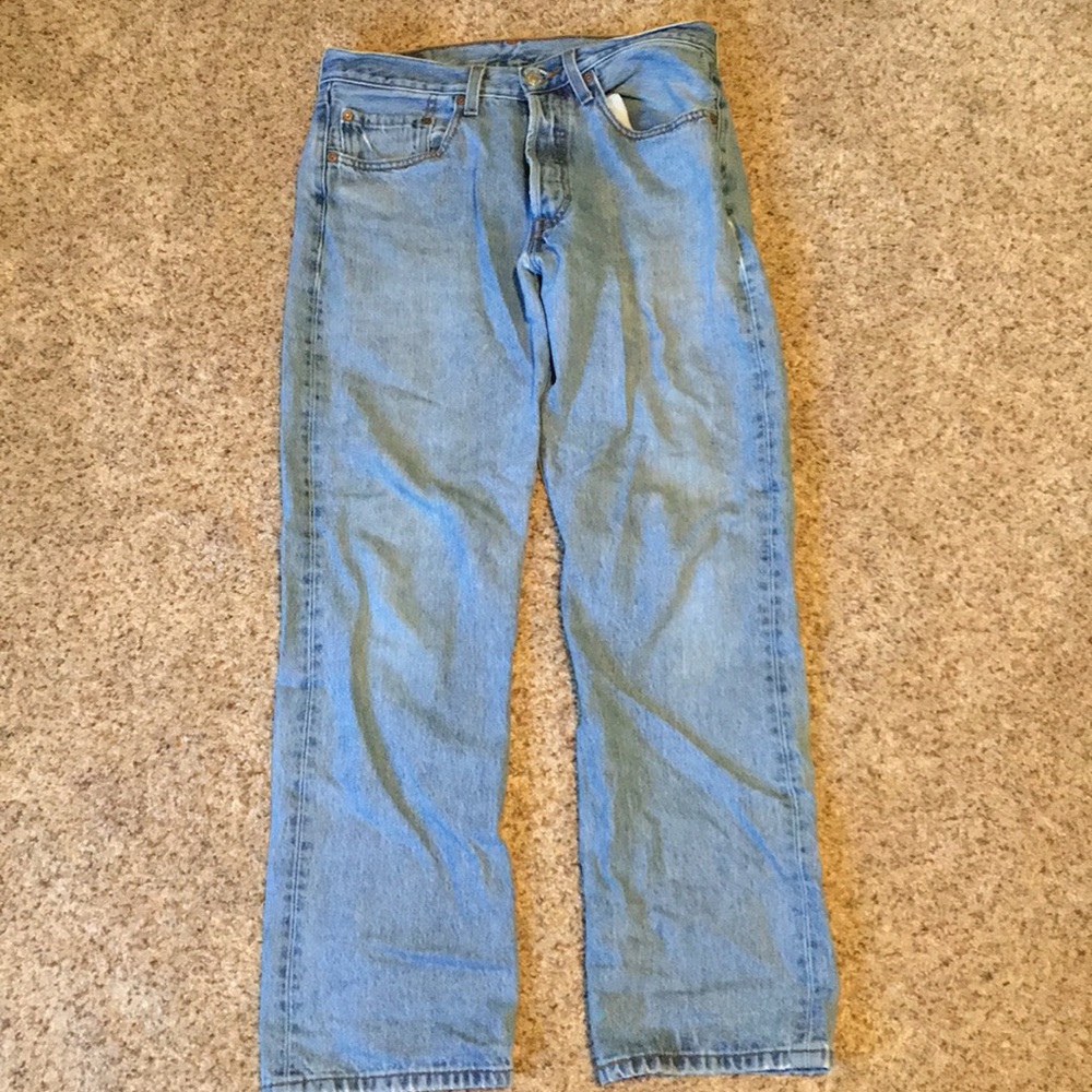 Thrifted LEVI mom jeans